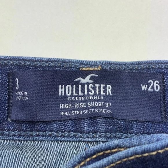 Curvy Ultra High-Rise Ripped White Denim Mom Shorts hollister - Picture 2 of 11